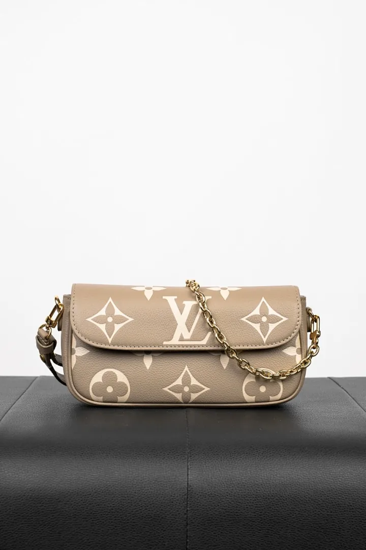 Louis Vuitton · Pochette