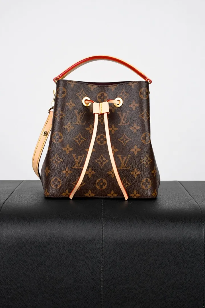 Louis Vuitton · Bucket