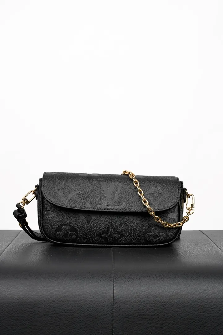 Louis Vuitton · Pochette
