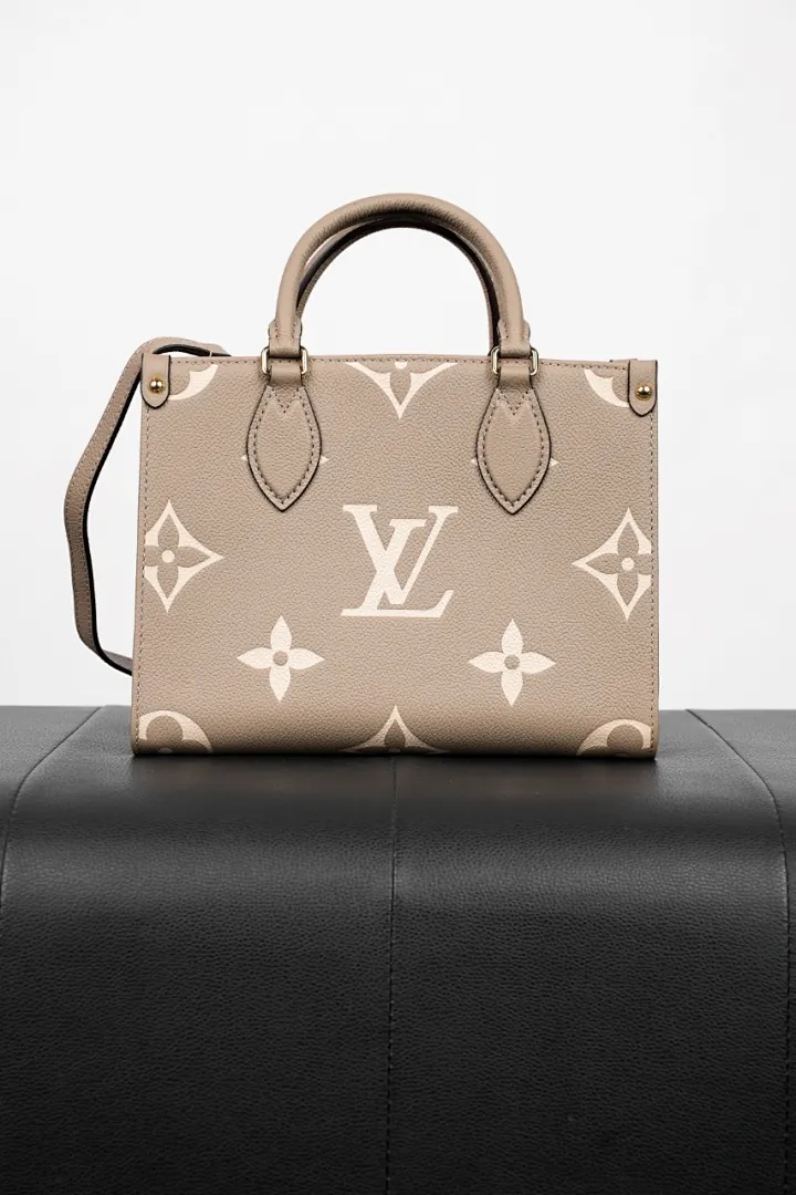 Louis Vuitton · Tote